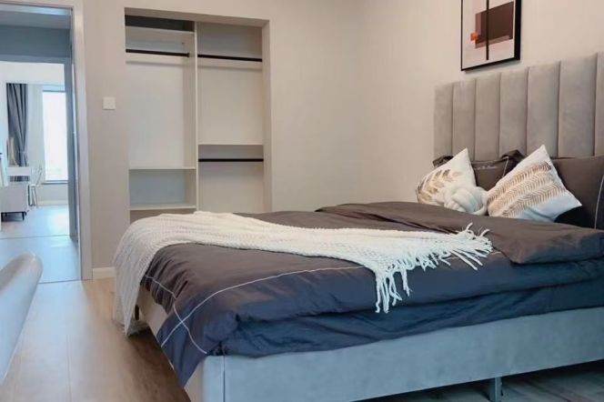 Xujiahui elevator 2BR with balcony