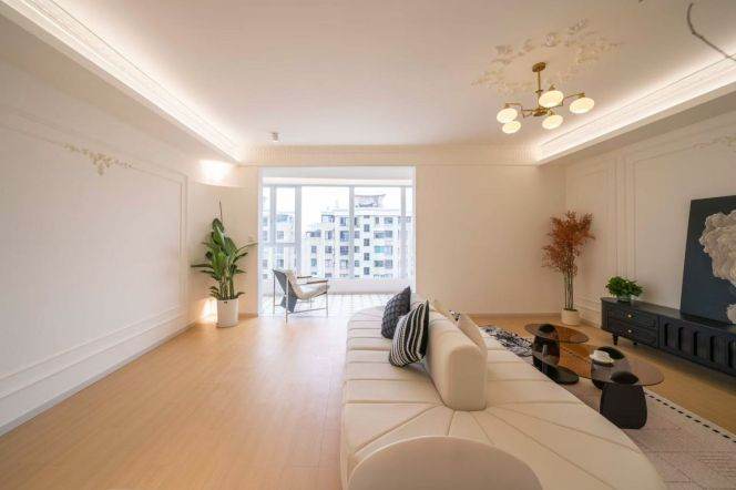 Price Reduced. Xuhui Top Floor Duplex，290㎡ French Style Beauty That Totally Wins Me Over