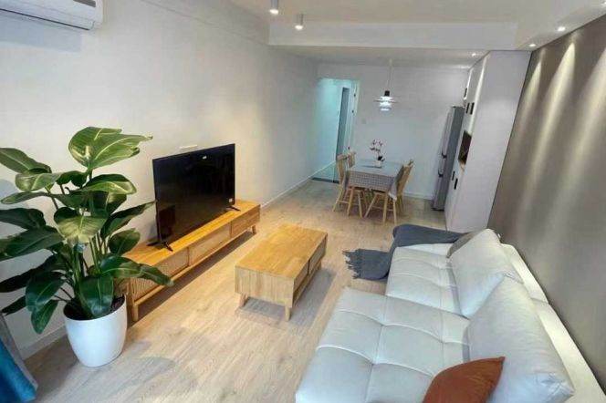 Jiangsu rd 1BR 2LR@L2/11,bright room/cozy&quiet/big living room