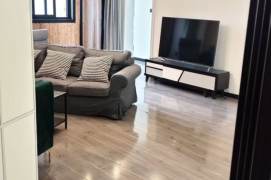 Spacious 2Brs/2Lrs/1Bt apt nr Changshou rd,M7/13