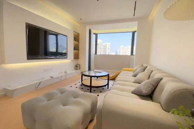 Spacious 2Beds Apartment on High Floor in Yongchang Mansion with Great Light and Views