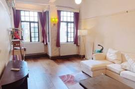 Spacious Lift House in Embankment Apts