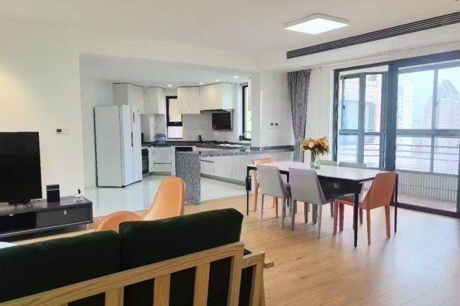 modern 4brs floor heating open kitchen balcony nice view in Xujiahui 28k