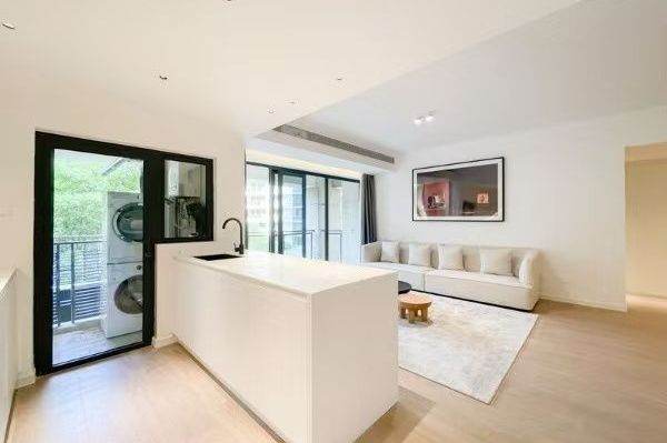 The Casa Lakeville  2Beds , A Stunningly Renovated Home Next to Xintiandi 