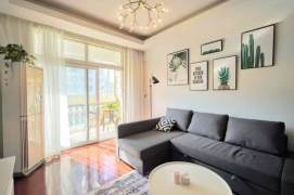 Spacious 3Br w. balcony fully furnished
