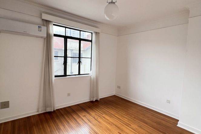 Spacious 2BR Original Lane house Good Condition 