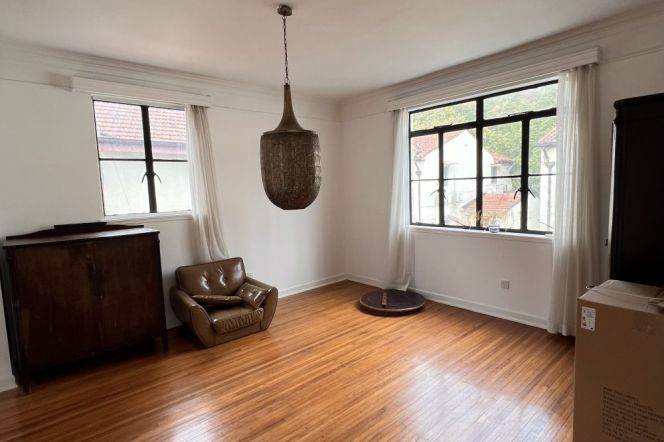 Spacious 2BR Original Lane house Good Condition 