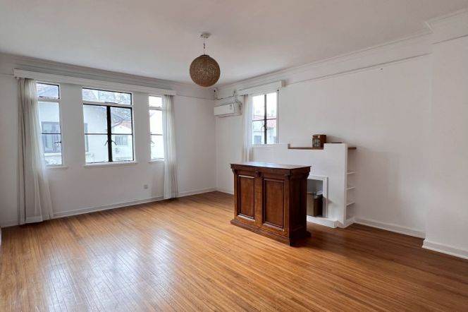 Spacious 2BR Original Lane house Good Condition 