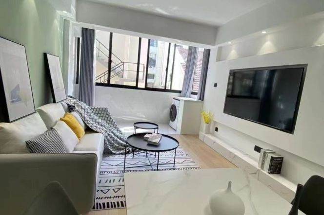 Jing’an Spacuous 1Br/2Lr/1Bt Close to L7 Changping Rd Station 