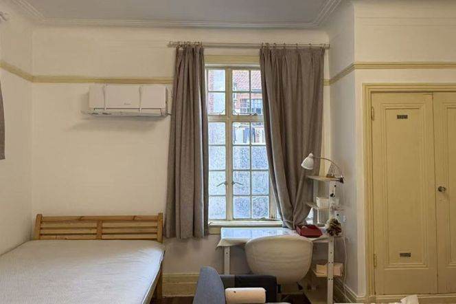 Big studio-Affordable apartment- good vaule- historic  building- middle fuxing road