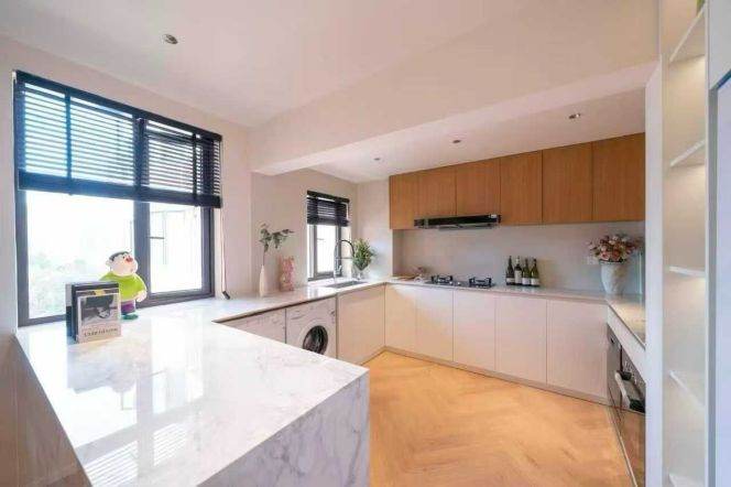 Brightly one br with big cupboard in changle rd