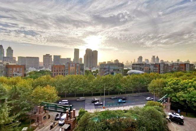 modern big 2 bedrooms open balcony river view beside Huang pu river 17K