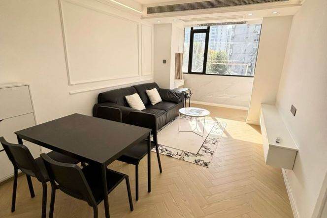 Elevator Spacious &Sunny 1Br/2Lr/1Bt Close to L2/3/4 Zhongshan Park Station 