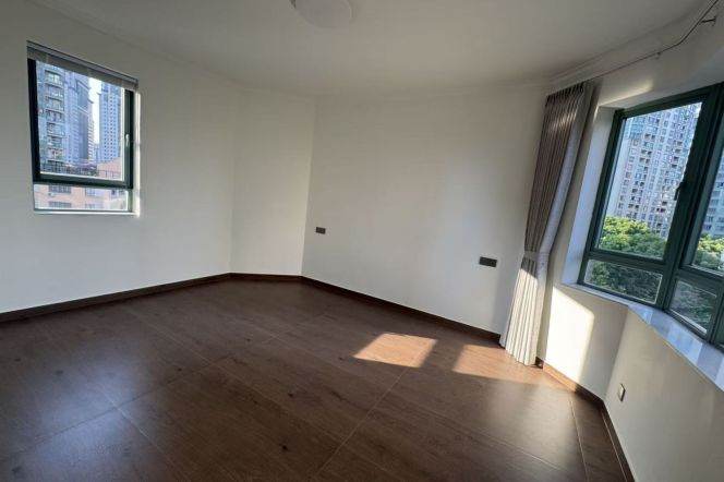 high end quality 2br in central residence