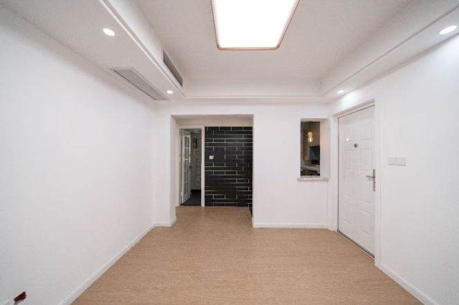 Wutong Area Elevator Apartment | 1 Bed |  Spacious Layout with Old Shanghai Charm