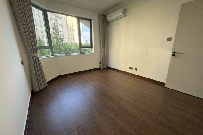 high end quality 2br in central residence