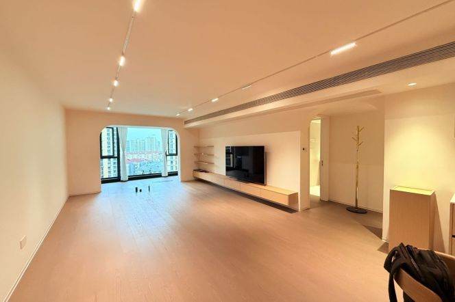 Brand New 3Brm With Floor Heating Near Line 2/3/4 Zhongshan Park