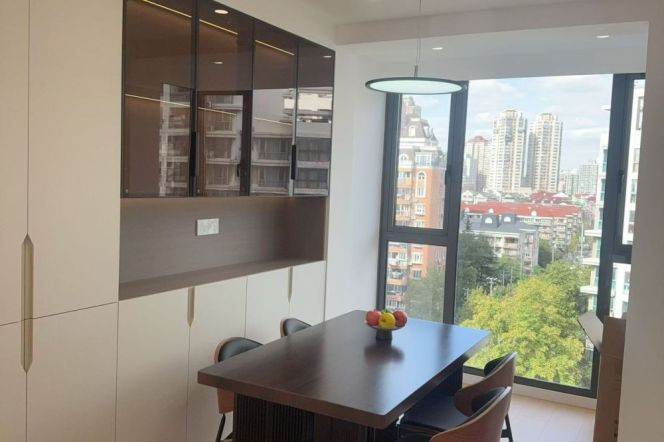 Spacious 3Brs/2Lrs/1Bt apt nr Longde rd,M11/13