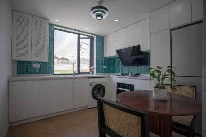 Brightly room 1+1 with elevator in zhongshan park area