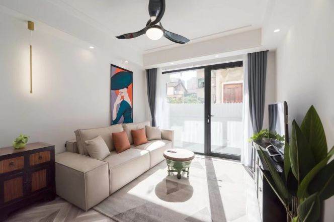 Sunny 1br apt with open balcony by JiaShan rd. L9. L12