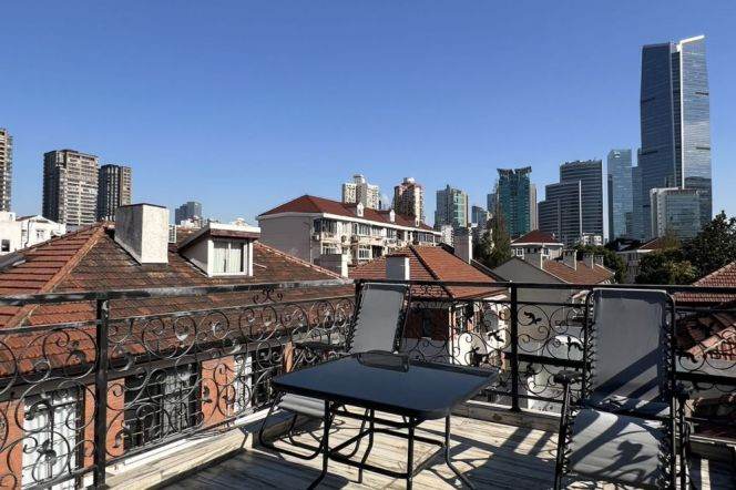 Newly renovated 3br 3bathroom apt with terrace and balcony by Jiangsu rd 