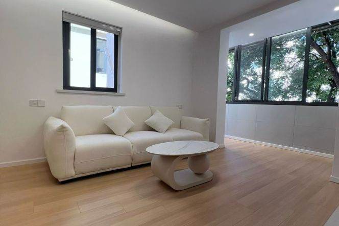 Newly Renovated Spacious 1Br/2Lr/1Bt On Yuyua Rd@L2/11 Jiangsu Rd Station 