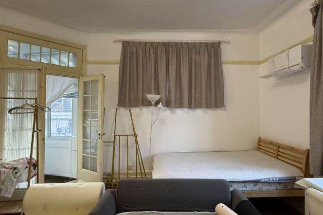 Big studio-Affordable apartment- good vaule- historic  building- middle fuxing road