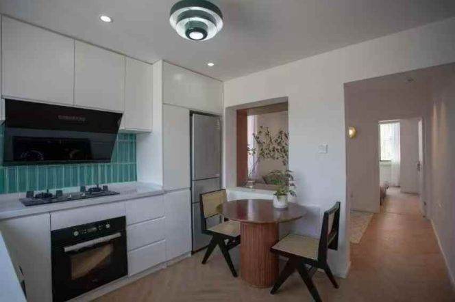 Brightly room 1+1 with elevator in zhongshan park area