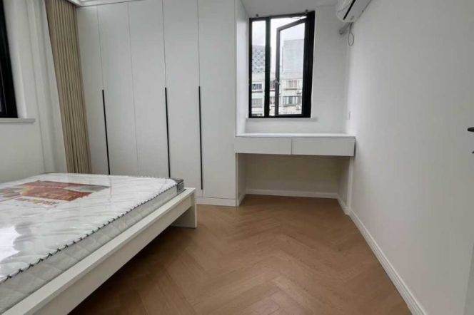 elevator,all bright 2brs 2lrs 1bath @L2/3/4 Zhongshan Park staion