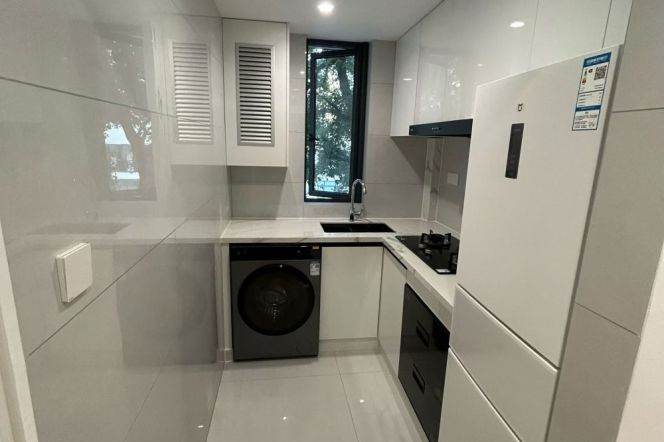 Cozy 1br apt with green views right next to Jiangsu rd L2 L11