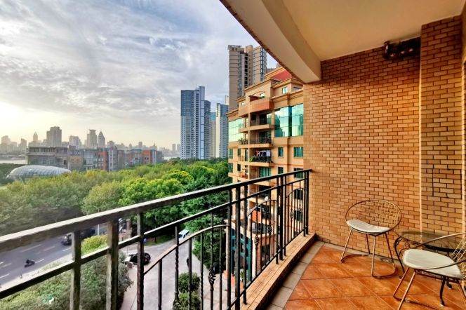 modern big 2 bedrooms open balcony river view beside Huang pu river 17K