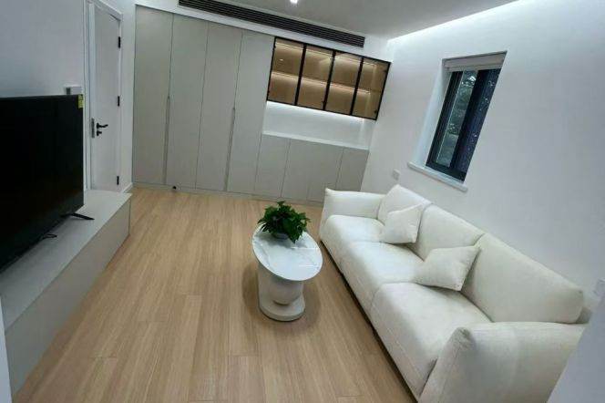 Renovated 1br near Jiangsu Rd M2/11