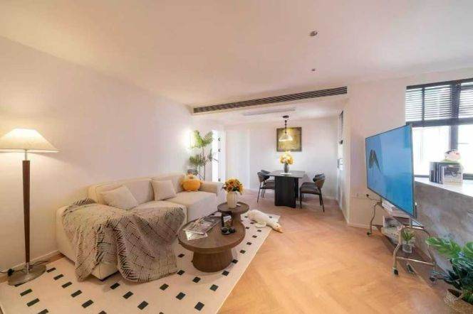 Brightly one br with big cupboard in changle rd