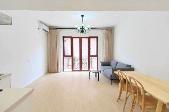 Good lighting 2brs with balcony near South Shaanxi Road