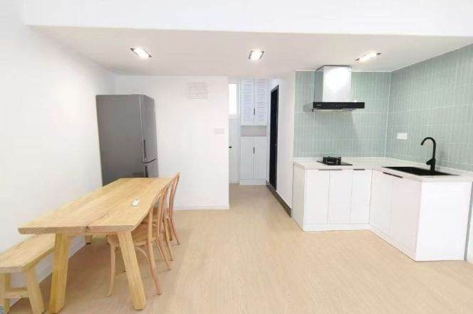 South Shanxi rd 2BR apartment with balcony