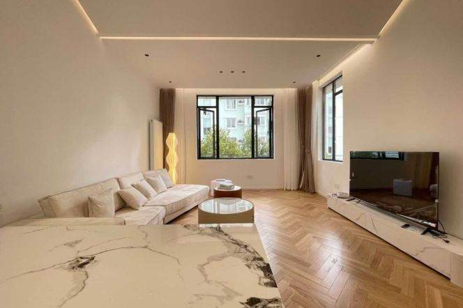 Nice terrace+spacious 1br 1lr+study/wall heating/100 sqm,Hanzhong rd@L1/12/13