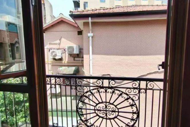 South Shanxi rd 2BR apartment with balcony