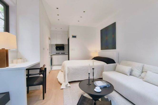 Fresh cozy 1br with yard Nr M1/10/12.