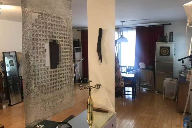 Spacious & Bright shared apartment in JingAn