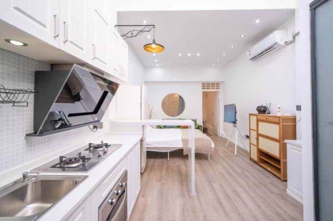 Cozy&Bright 1Br @ L9/12 Jiashan rd station