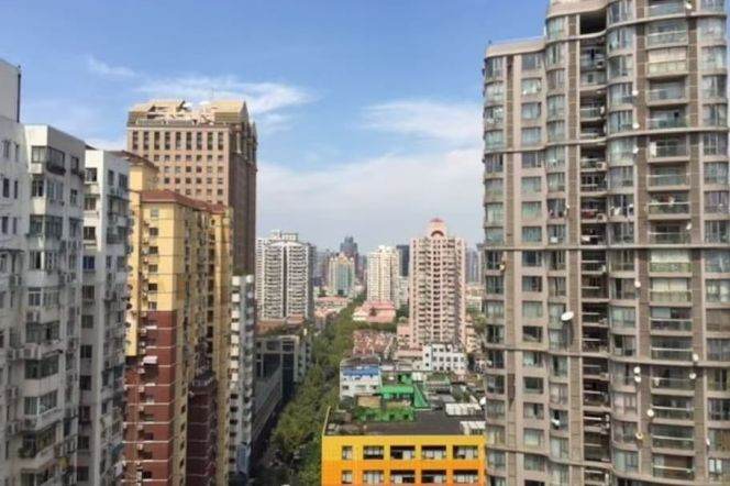 Spacious & Bright shared apartment in JingAn