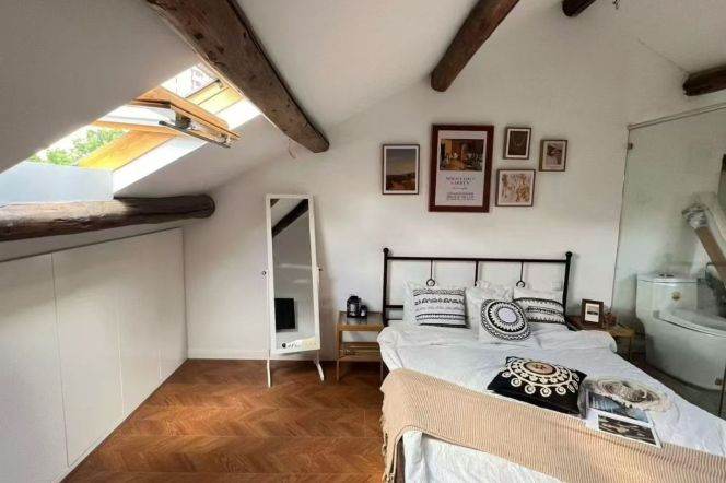 Bright 1Br+Terrace @ L2/12/13 West Nanjing rd station