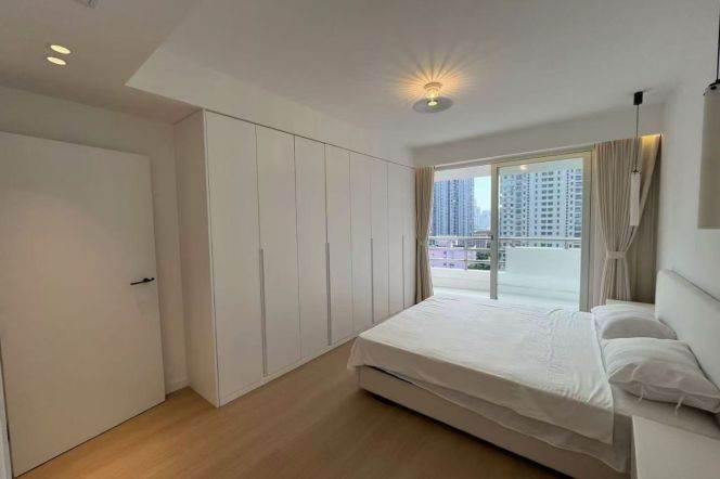 Xujiahui center floor heating 3brs apt wt 2 balconies; L1/9/11