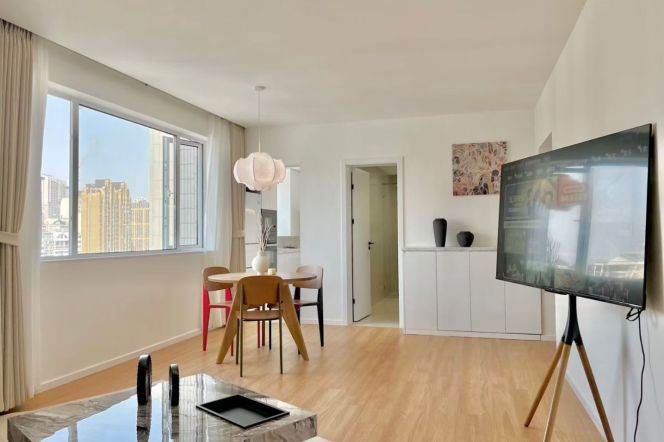 Great lake view 2 br with central AC Floor heating mice modern decoration M1/2/8 People Square 