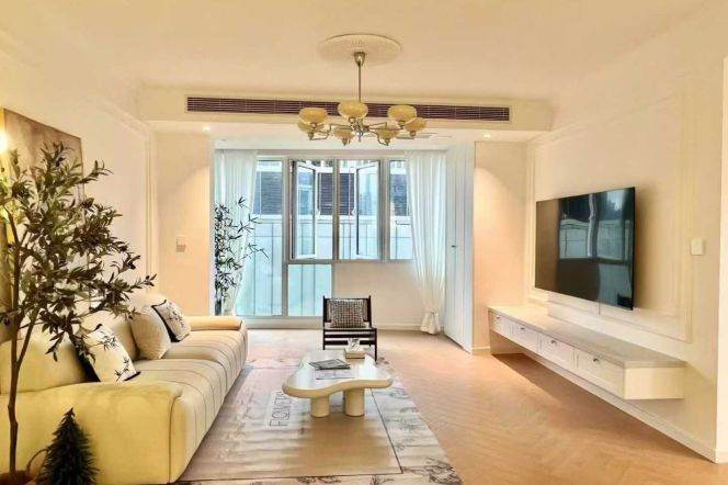 Hongqiao rd 2BR 2LR@L3/4/10,elevator/central AC/big living room