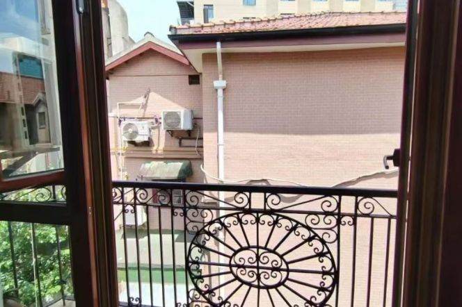 Good lighting 2brs with balcony near South Shaanxi Road