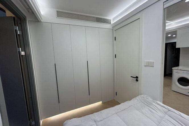 Super nice modern 1 br with big oven central AC M2/11 Jiangsu Rd. station Jing'an 