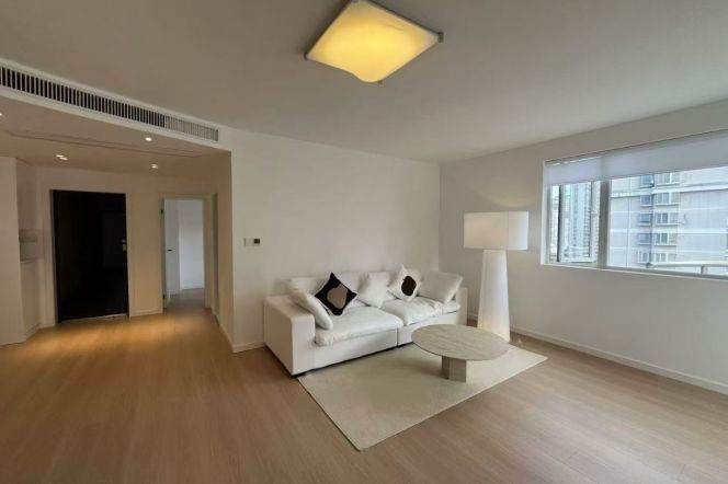 Xujiahui center floor heating 3brs apt wt 2 balconies; L1/9/11