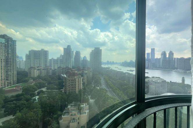 modern 2brs wall heating river view open balcony in  Yanlord Huang pu river line 2,9,14