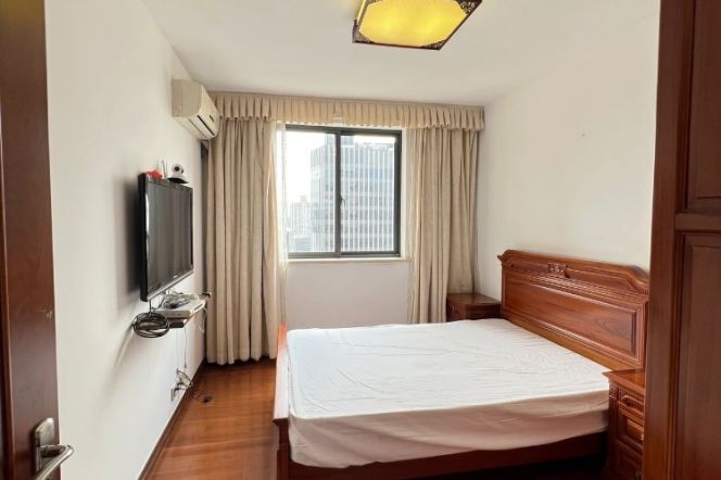 Sun-Filled Bedroom w/ Jacuzzi in a Spacious 145㎡ Apartment near JTU